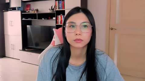 Snapshot of ms_emily_ chatting on May 18, 2026, 12:33 pm ms_emily_ online show from May 18, 2026, 12:33 pm