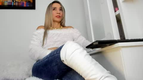 Snapshot of ms_lunarose chatting on June 13, 2026, 1:58 am ms_lunarose online show from June 13, 2026, 1:58 am