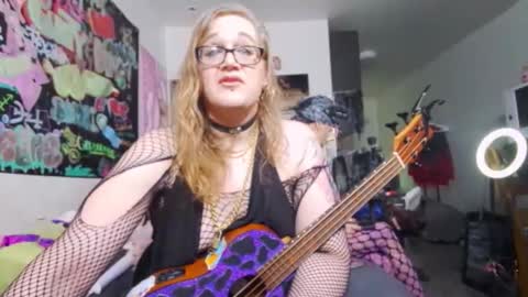 Cunty Luxxe online show from October 28, 2025, 8:51 am