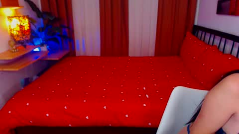 Snapshot of mshardhugedickx chatting on July 1, 2026, 1:24 pm Goddess Tyra online show from July 1, 2026, 1:24 pm