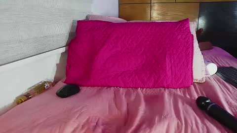 Manuela  online show from February 17, 2025, 9:13 am