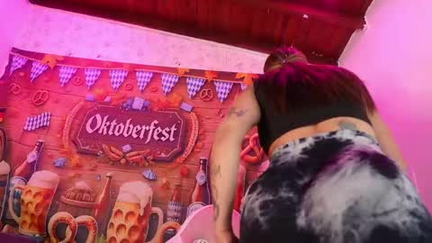 Manuela  online show from September 25, 2025, 3:21 am