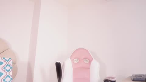 Manuela  online show from October 28, 2025, 3:10 am