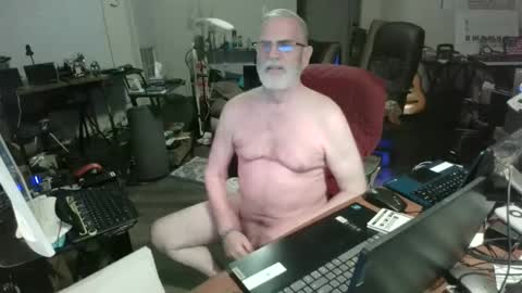 Snapshot of mt2much chatting on December 17, 2025, 1:00 am mt2much online show from December 17, 2025, 1:00 am