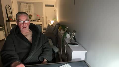 mtb1697 online show from October 19, 2025, 11:05 pm