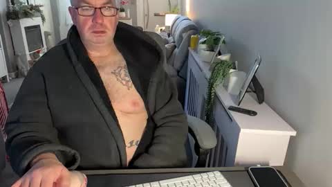 Snapshot of mtb1697 chatting on December 20, 2025, 10:44 am mtb1697 online show from December 20, 2025, 10:44 am