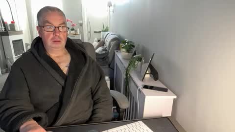 Snapshot of mtb1697 chatting on January 6, 2026, 10:52 am mtb1697 online show from January 6, 2026, 10:52 am