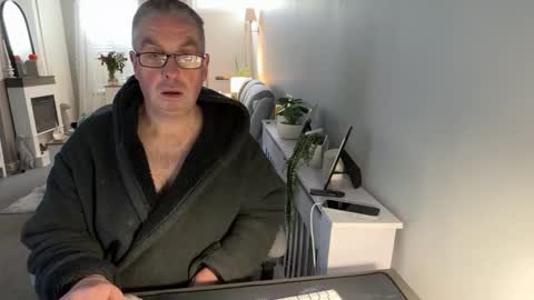 Snapshot of mtb1697 chatting on January 7, 2026, 10:40 am mtb1697 online show from January 7, 2026, 10:40 am