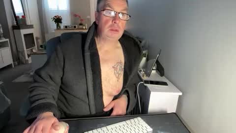 Snapshot of mtb1697 chatting on January 10, 2026, 9:00 am mtb1697 online show from January 10, 2026, 9:00 am