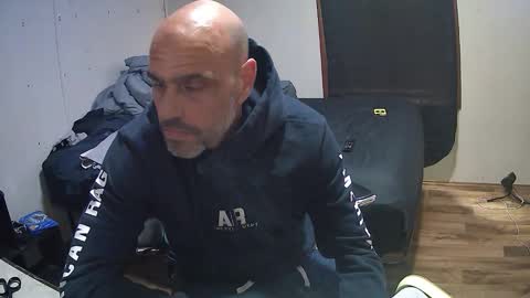 Muffdiver online show from April 19, 2026, 6:54 pm