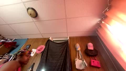 Snapshot of mumnxdor chatting on April 13, 2026, 5:18 pm mumnxdor online show from April 13, 2026, 5:18 pm