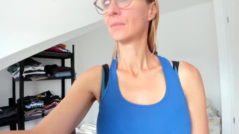 LOVELY JULIA  Peter DAY online show from June 6, 2026, 7:35 am