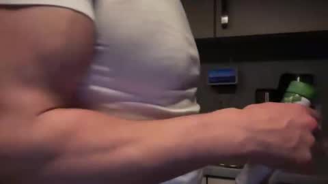 musclehair3 online show from April 16, 2026, 6:52 pm