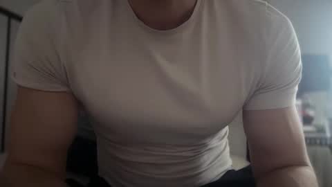 Snapshot of musclehair3 chatting on May 3, 2026, 4:46 pm musclehair3 online show from May 3, 2026, 4:46 pm