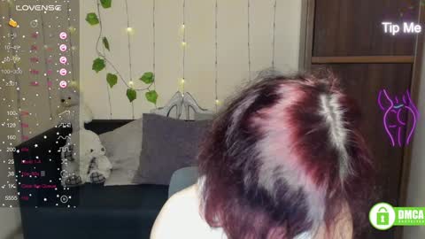 Jenya online show from February 5, 2025, 6:48 pm