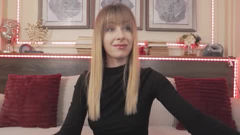 Luna  online show from March 28, 2026, 6:40 pm