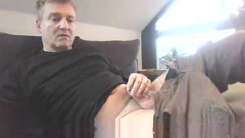 nobuddy online show from December 24, 2024, 1:06 pm