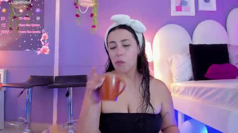 my_aleja_ online show from October 27, 2025, 1:37 pm