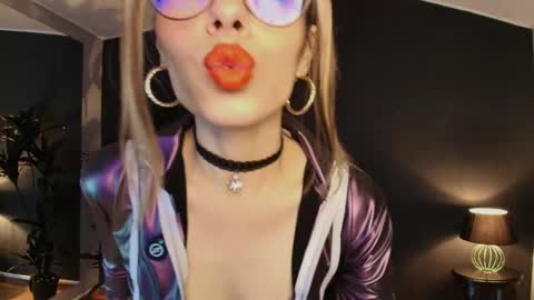 Maite online show from September 26, 2025, 1:04 pm