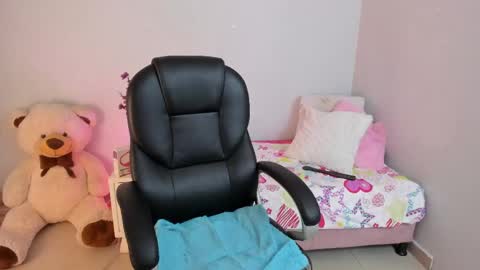 Snapshot of my_sweetpervy chatting on May 1, 2026, 8:24 pm Ary Online 300pm hour colombia online show from May 1, 2026, 8:24 pm