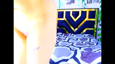 miagosling  NTMU  Dont forget follow me  online show from September 23, 2025, 1:36 pm