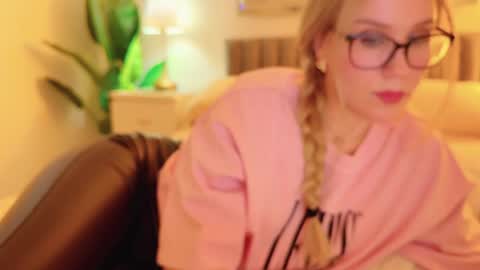 Mya-be Yours P online show from April 4, 2026, 9:23 pm