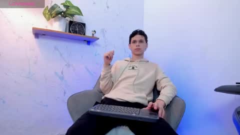 Mykel   online show from October 10, 2025, 3:33 pm