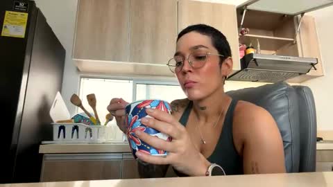 jacke BUNNY online show from April 24, 2026, 9:06 pm