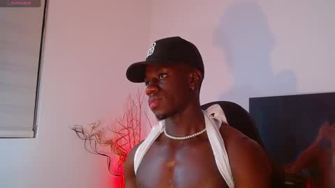 Mylo Wallace  online show from February 11, 2025, 12:59 am