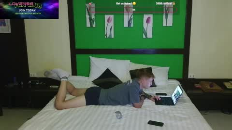 Snapshot of myloxcody chatting on April 10, 2026, 11:20 pm Mylo Cody online show from April 10, 2026, 11:20 pm