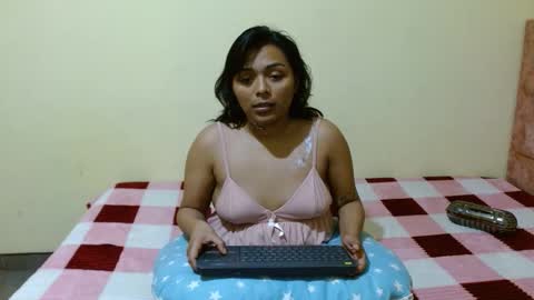 mylu_m online show from November 30, 2025, 5:22 am