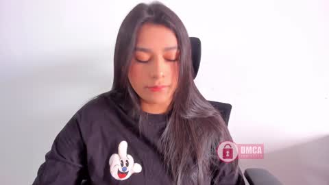 Bella online show from December 1, 2024, 5:02 pm