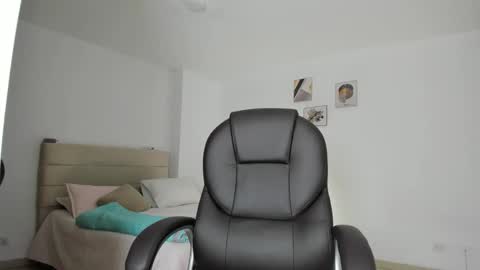 Elena online show from October 28, 2025, 7:38 pm