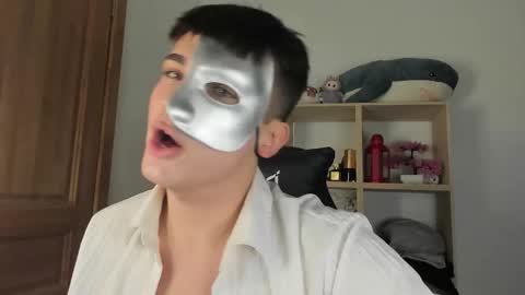 Evan Brown online show from October 31, 2025, 12:22 am