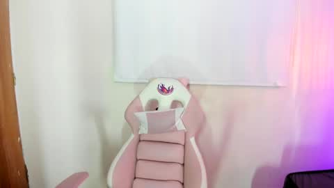 mystical_meteor online show from April 5, 2026, 12:13 pm