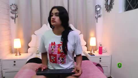 mysticliah online show from November 5, 2025, 12:16 pm