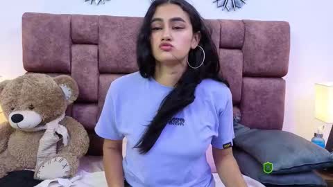 mysticliah online show from November 12, 2025, 12:05 pm