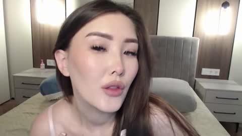 mysticsirenn online show from March 17, 2026, 7:23 am