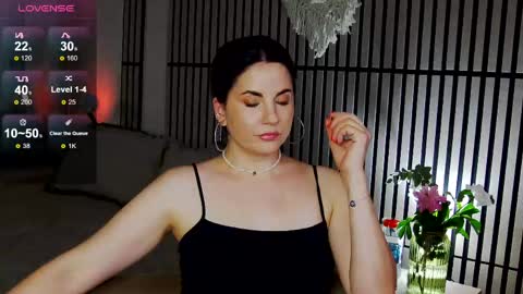 Snapshot of mystique_girl_ chatting on June 4, 2026, 8:15 pm Angeline online show from June 4, 2026, 8:15 pm