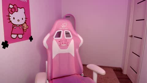 Eva  online show from February 12, 2025, 7:34 am