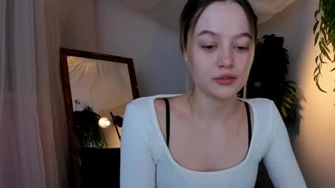 Eva  online show from February 25, 2025, 4:42 pm