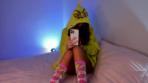 n1rvanamoon online show from December 5, 2025, 3:37 am