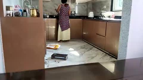 n298033 online show from November 4, 2025, 6:01 am