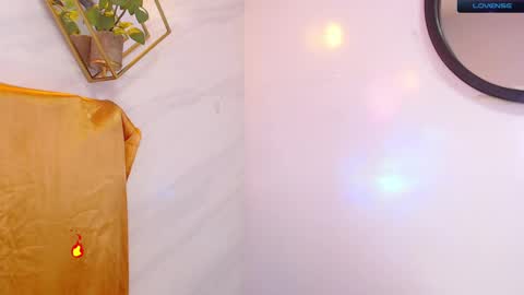 naamah_b online show from January 15, 2025, 3:07 pm