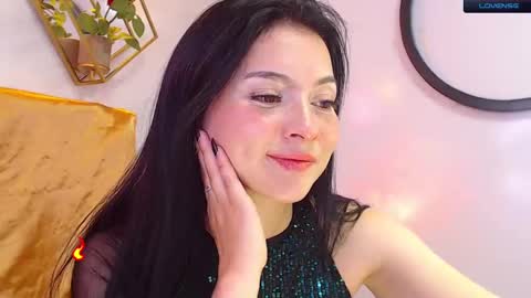 naamah_b online show from January 18, 2025, 2:02 pm