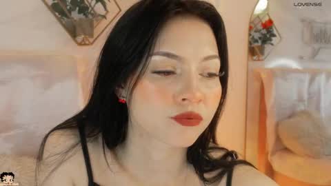 naamah_b online show from September 12, 2025, 2:39 pm