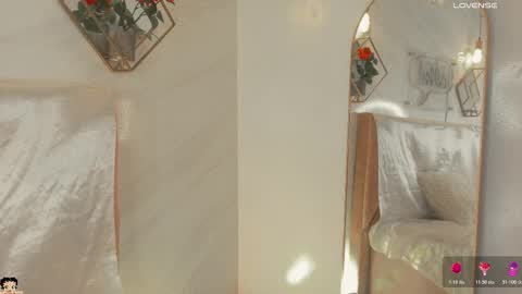 naamah_b online show from November 22, 2025, 2:05 pm