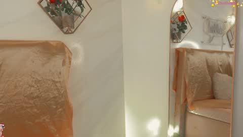 naamah_b online show from December 21, 2025, 1:51 pm