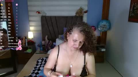 nadia_84 online show from February 19, 2026, 7:21 pm