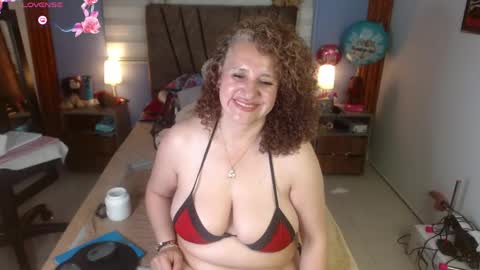 nadia_84 online show from April 22, 2026, 7:26 pm